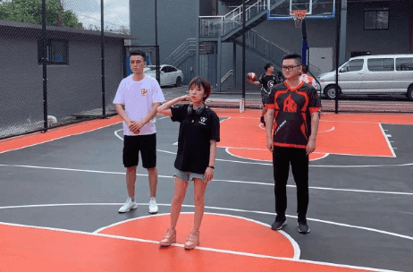 谁说女子不如男 《街头篮球》职业联赛男女选手将同台竞技